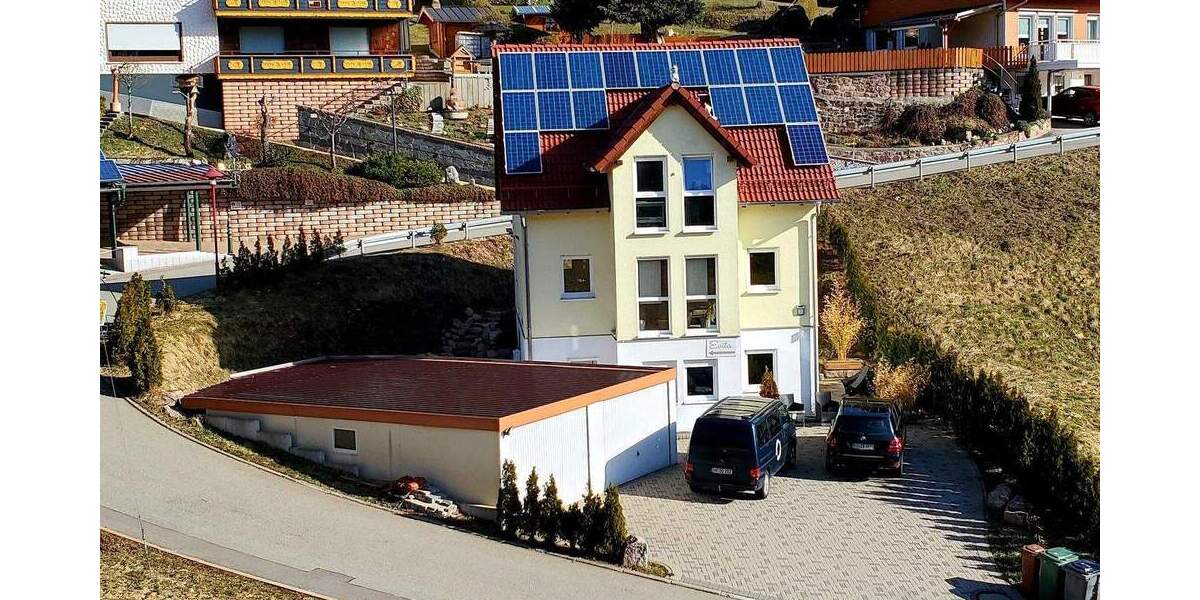 Mehrfamilienhaus, Wohnhaus Vöhrenbach Hammereisenbach-Bregenbach - 8 Zimmer, 185 m&sup2;, 550.000&euro; | Angebot:25717513