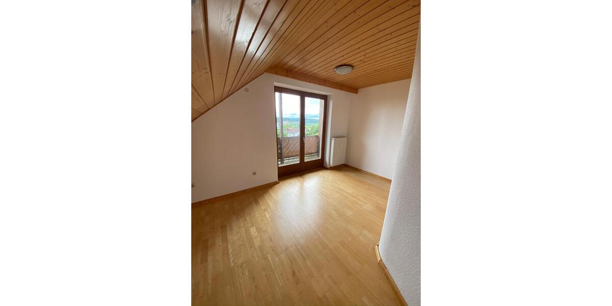 Dachgeschoßwohnung Villingen-Schwenningen Schwenningen - 2 Zimmer, 58 m&sup2;, 700&euro; | Angebot:25963174