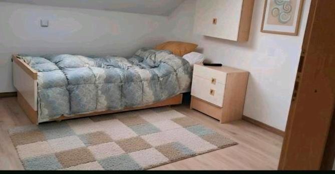 Dachgeschoßwohnung Villingen-Schwenningen Schwenningen - 2 Zimmer, 14 m&sup2;, 400&euro; | Angebot:26597542