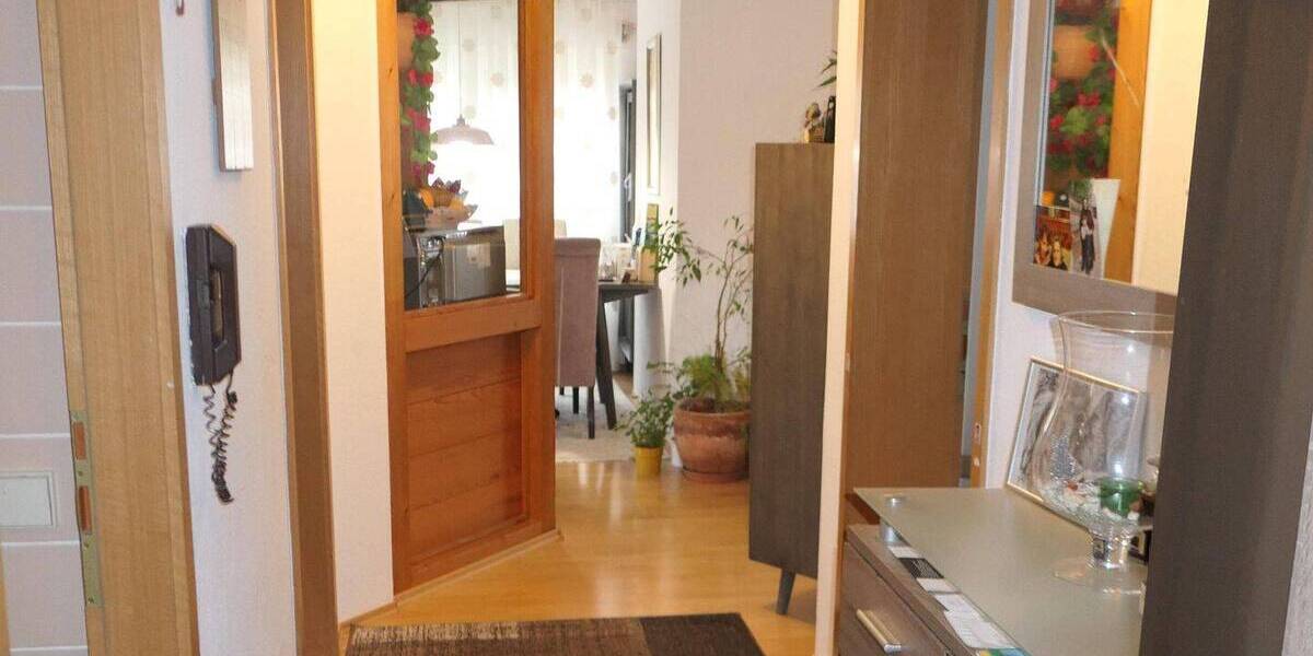 Etagenwohnung Trossingen - 4 Zimmer, 100 m&sup2;, 170.000&euro; | Angebot:25670858