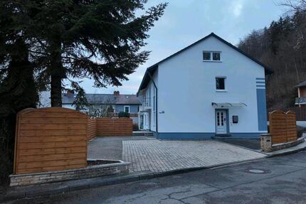 Haus Tuttlingen - 5 Zimmer, 195 m&sup2;, 2.350&euro; | Angebot:25599390