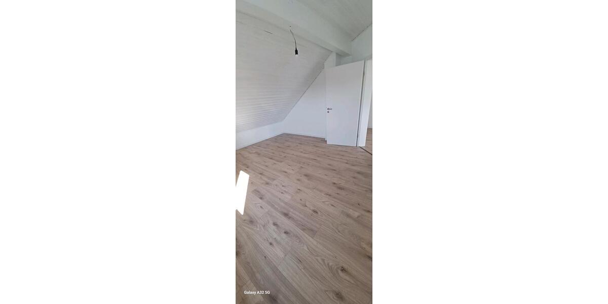 Dachgeschoßwohnung Villingen-Schwenningen Schwenningen - 2 Zimmer, 71 m&sup2;, 1.100&euro; | Angebot:25789584