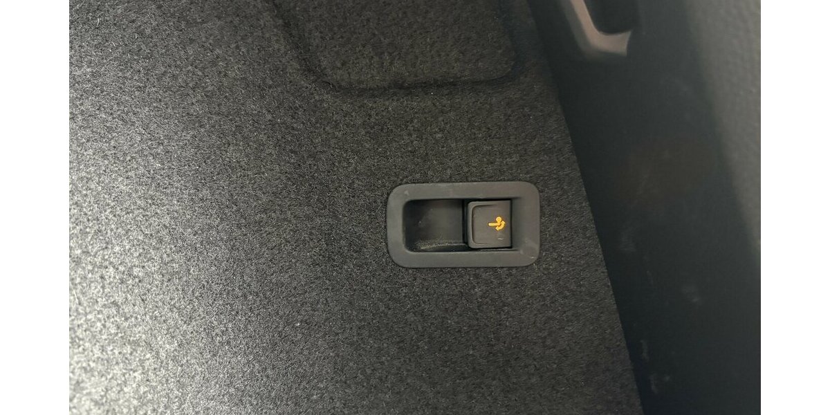 Seat Ateca FR 4 Drive KAMERA/AHK/DSG/1.HAND 88.453 km 19.900 &euro; Villingen-Schwenningen 78054