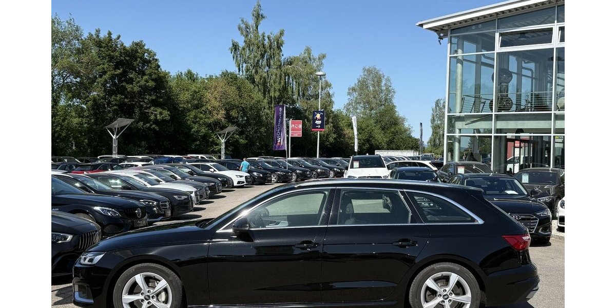 Audi A4 40 TDI quattro advanced ACC/DAB/NAVI/AHK/LED 71.953 km 24.900 &euro; Villingen-Schwenningen 78054