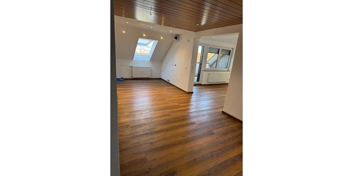 Dachgeschoßwohnung Donaueschingen - 3 Zimmer, 89 m&sup2;, 950&euro; | Angebot:25843410