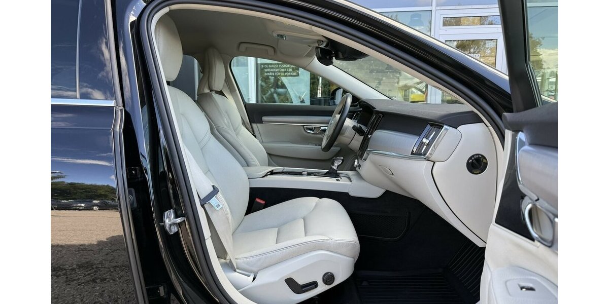 Volvo S90 MOMENTUM AWD/HEAD UP/BUSINESS.PRO/LEDER 125.912 km 22.900 &euro; Villingen-Schwenningen 78054