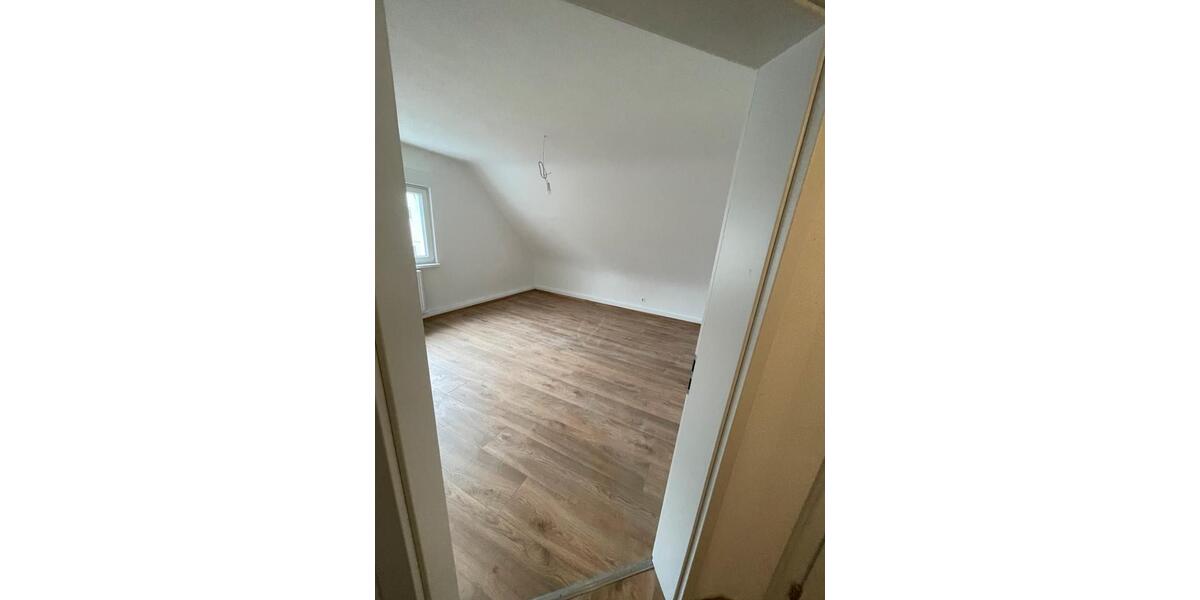 Dachgeschoßwohnung Villingen-Schwenningen Schwenningen - 1 Zimmer, 75 m&sup2;, 1.050&euro; | Angebot:25161035