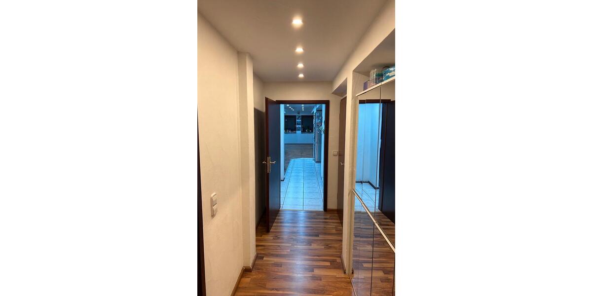 Dachgeschoßwohnung Villingen-Schwenningen Schwenningen - 4 Zimmer, 128 m&sup2;, 239.000&euro; | Angebot:26378749