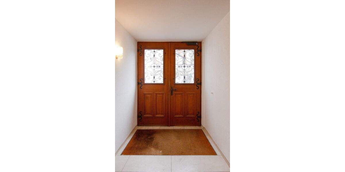 Etagenwohnung Bonndorf - 8 Zimmer, 250.000&euro; | Angebot:25695640