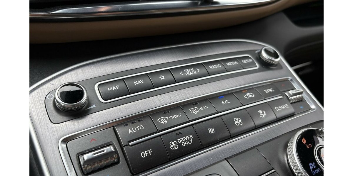 Hyundai Santa Fe Signature Hybrid 4WD 360°/PANO/MEMORY 34.410 km 37.900 &euro; Villingen-Schwenningen 78054