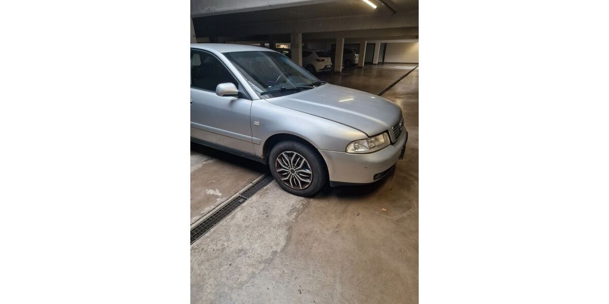 Audi A4 183.000 km 2.500 &euro; Villingen-Schwenningen 78052