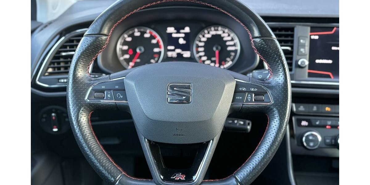 Seat Leon Sports Tourer FR KAMERA/CARPLAY/SHZ/1.HAND 53.232 km 18.900 &euro; Villingen-Schwenningen 78054