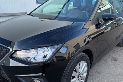 Seat Arona 93.700 km 9.890 &euro; Spaichingen 78549