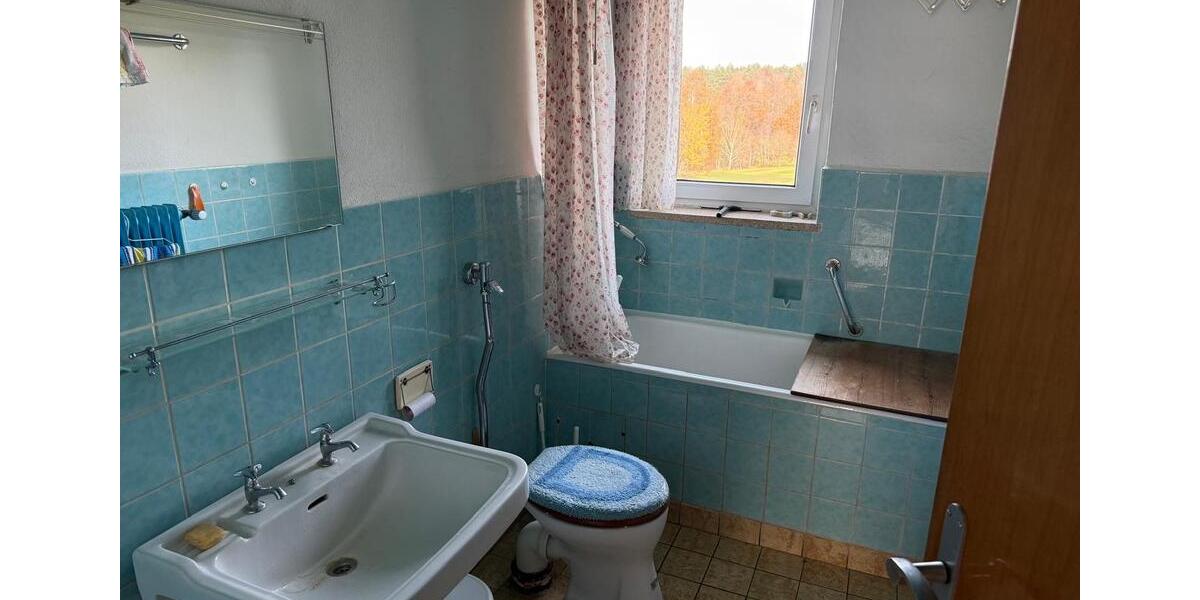 Einfamilienhaus Königsfeld im Schwarzwald - 10 Zimmer, 170 m&sup2;, 420.000&euro; | Angebot:25823870