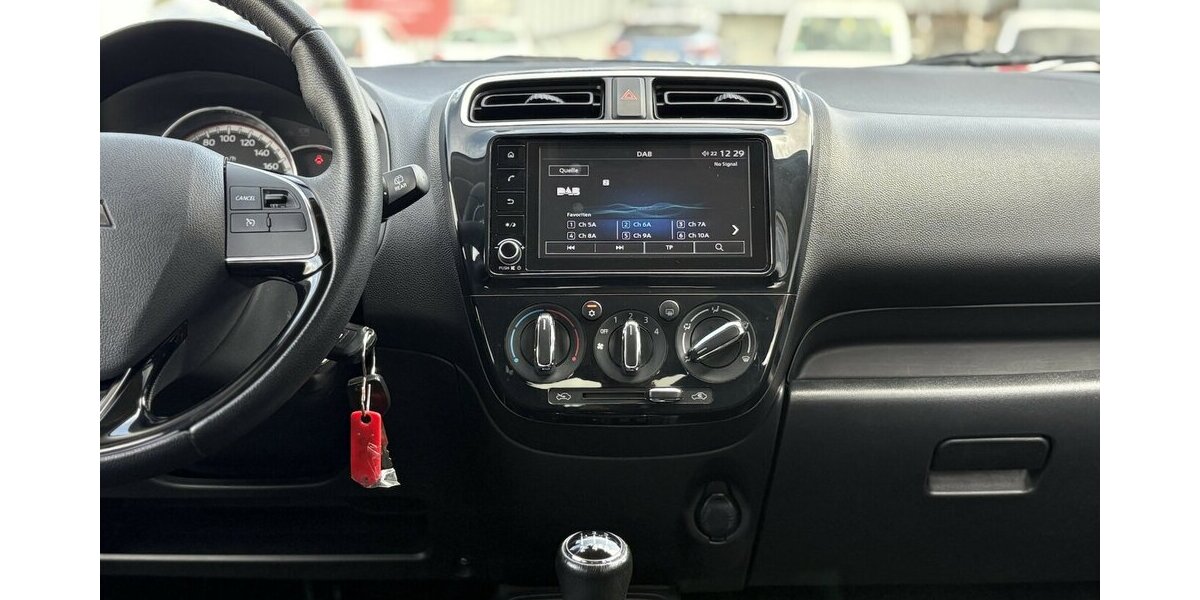 Mitsubishi Space Star SELECT + KLIMA/KAMERA/TEMPOMAT/1.HAND 28.775 km 10.900 &euro; Villingen-Schwenningen 78054