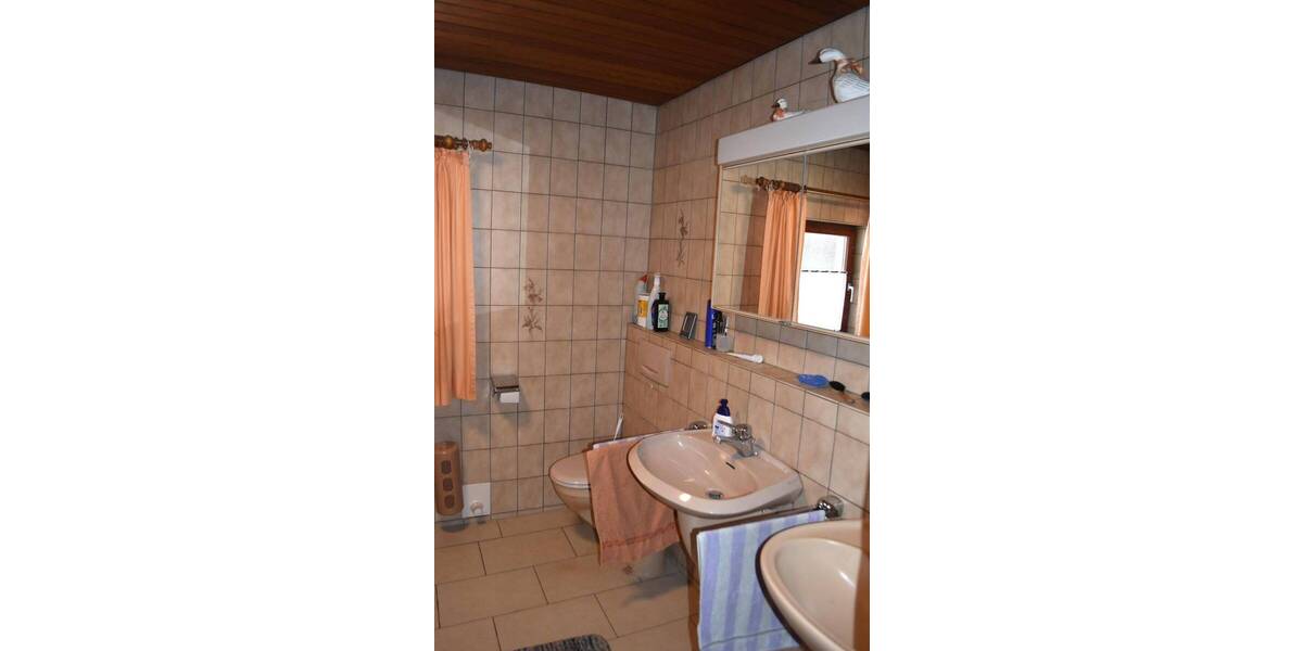 Einfamilienhaus Königsfeld im Schwarzwald Neuhausen - 4 Zimmer, 140 m&sup2;, 177.500&euro; | Angebot:26595414