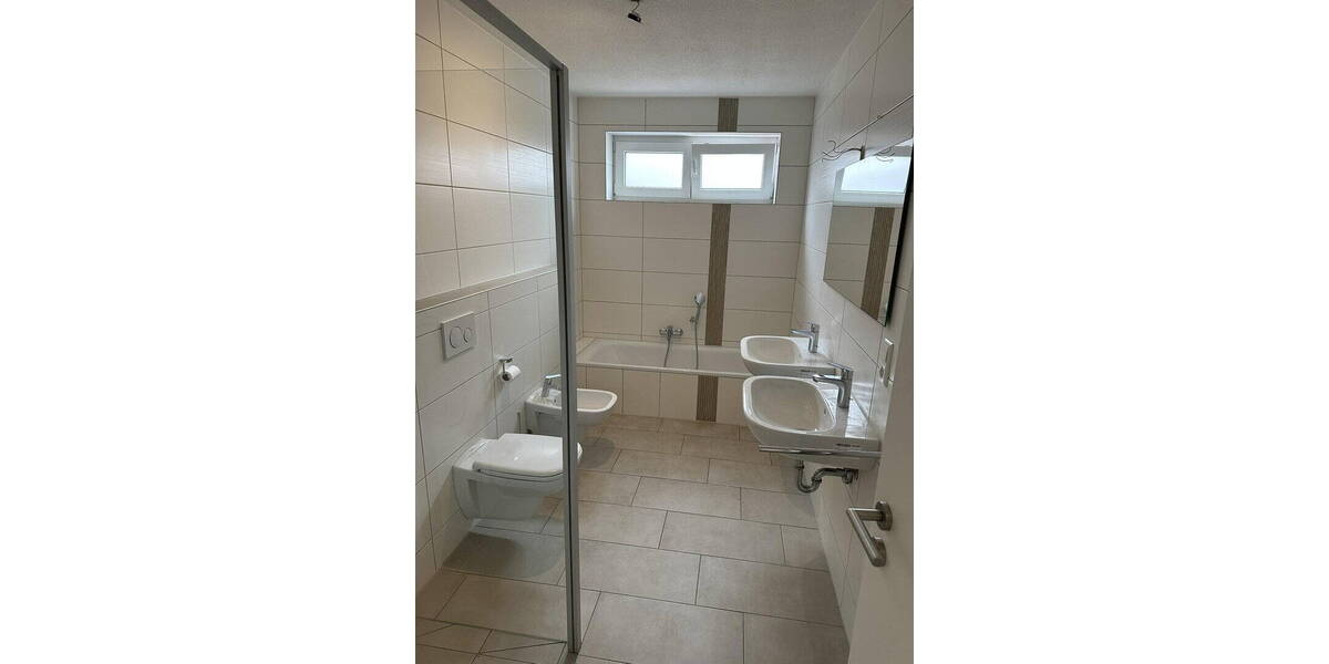 Etagenwohnung Villingen-Schwenningen Schwenningen - 4 Zimmer, 98 m&sup2;, 1.050&euro; | Angebot:26794375