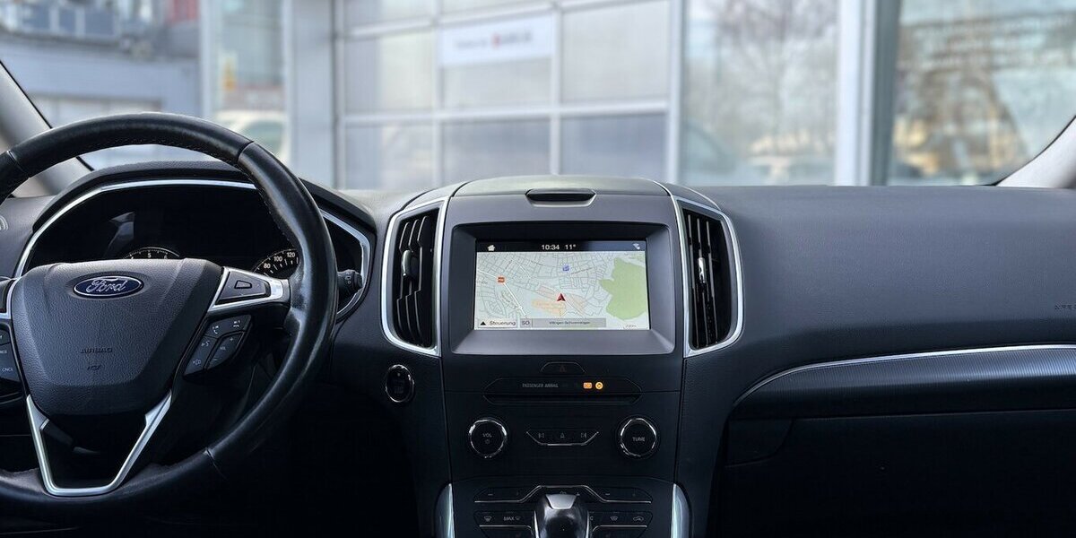 Ford S-Max 2.0 TDCI TITANIUM/7-SITZER/NAVI/AUTOMATIK 170.784 km 11.900 &euro; Villingen-Schwenningen 78054