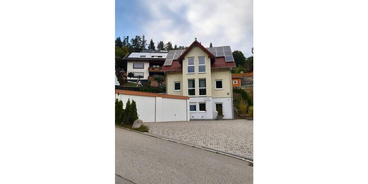 Mehrfamilienhaus, Wohnhaus Vöhrenbach Hammereisenbach-Bregenbach - 8 Zimmer, 185 m&sup2;, 550.000&euro; | Angebot:25717513