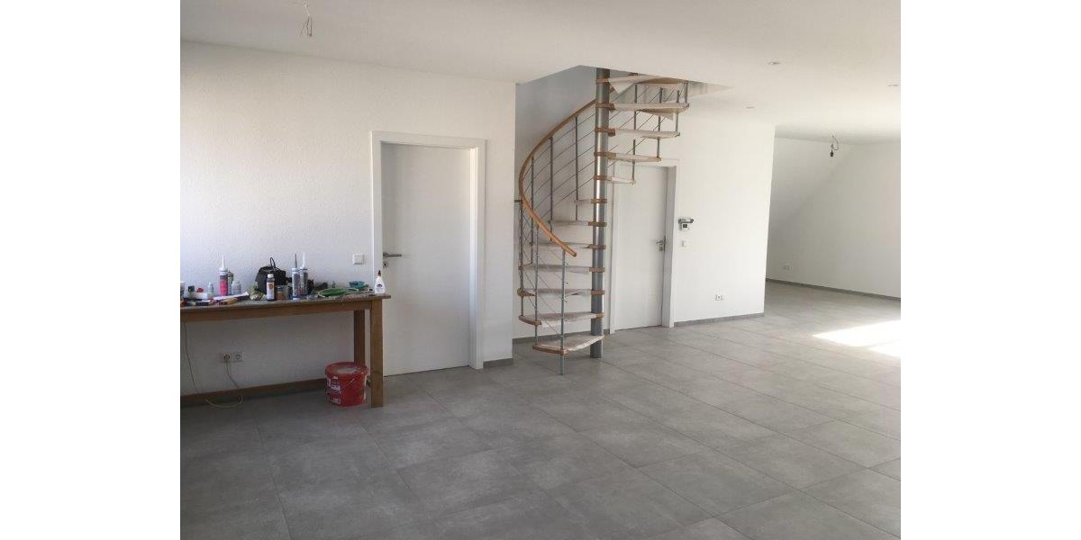 Dachgeschoßwohnung Villingen-Schwenningen Schwenningen - 4.5 Zimmer, 107 m&sup2;, 1.200&euro; | Angebot:26384373