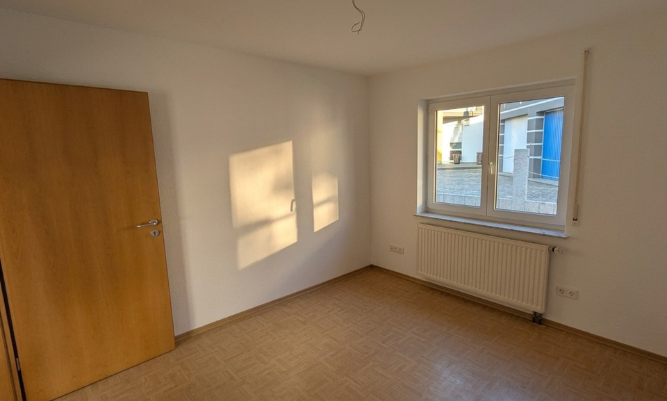 Hochparterre Dürbheim - 4.5 Zimmer, 108 m&sup2;, 1.000&euro; | Angebot:25843618