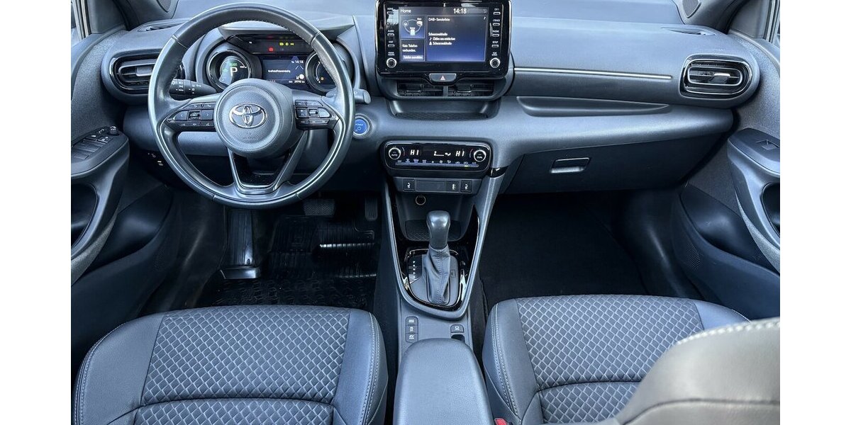 Toyota Yaris 1.5 Hybrid Black&White DAB/KAMERA/1.HAND 29.792 km 18.900 &euro; Villingen-Schwenningen 78054