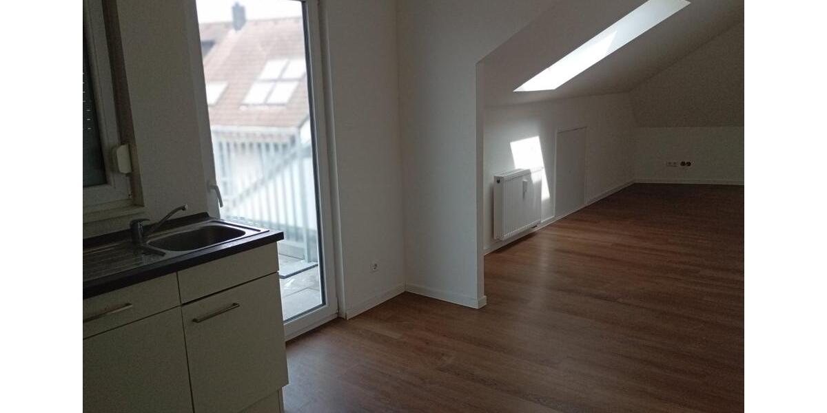 Dachgeschoßwohnung Villingen-Schwenningen Schwenningen - 3 Zimmer, 800&euro; | Angebot:21795335