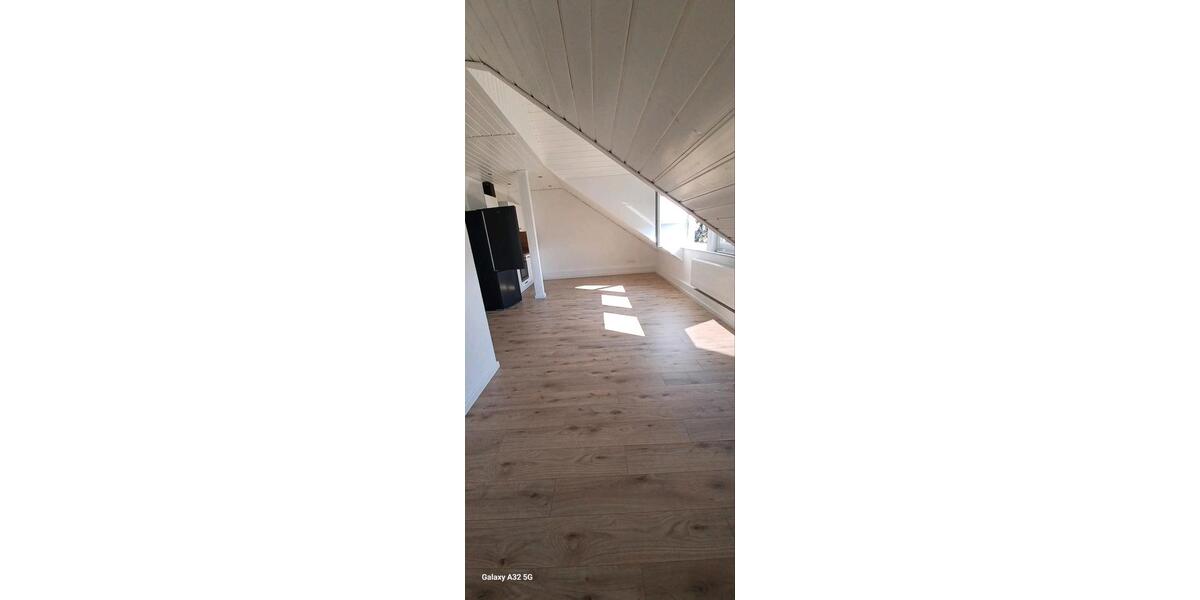 Dachgeschoßwohnung Villingen-Schwenningen Schwenningen - 2 Zimmer, 71 m&sup2;, 1.100&euro; | Angebot:25789584