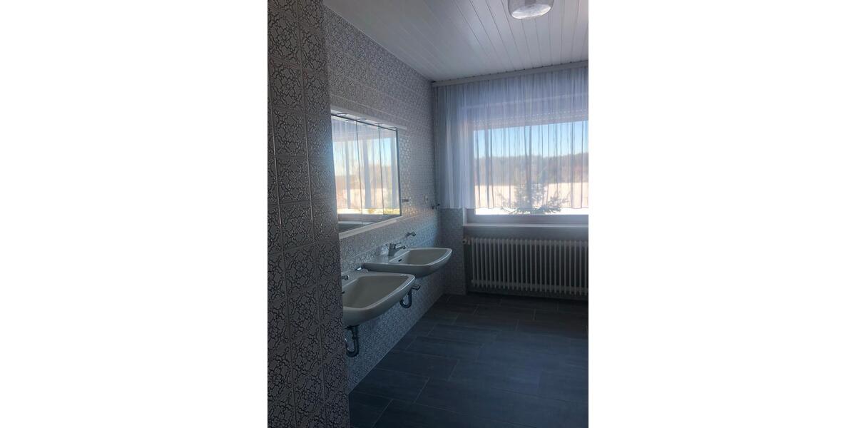 Etagenwohnung Aichhalden - 3 Zimmer, 190 m&sup2;, 1.200&euro; | Angebot:25905240