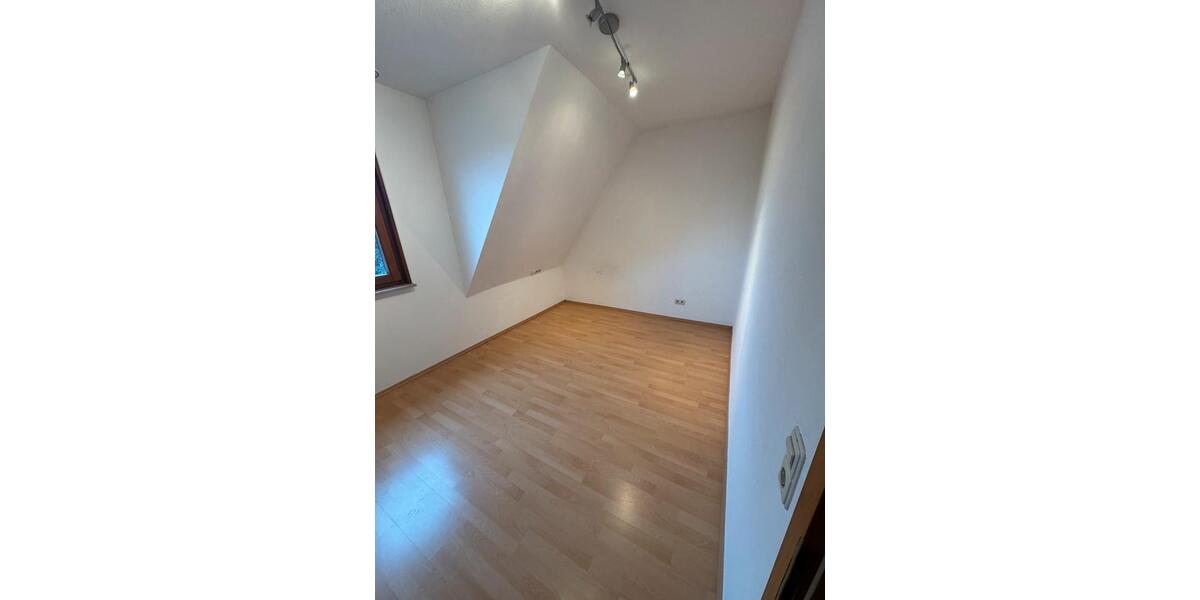 Dachgeschoßwohnung Villingen-Schwenningen Schwenningen - 2 Zimmer, 40 m&sup2;, 400&euro; | Angebot:24680750